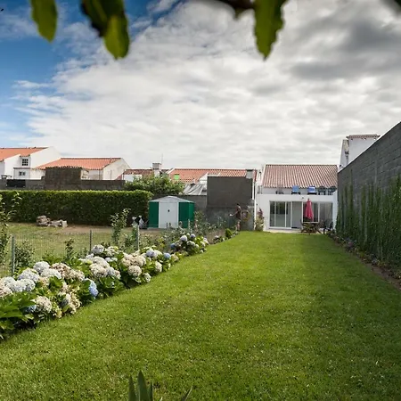 Nyaraló Surf Beach_santa Barbara Secret Gardens